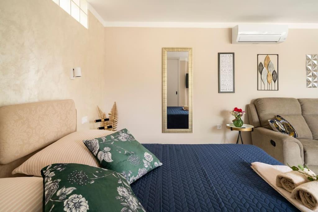 By The For 2 Apartment Cavtat